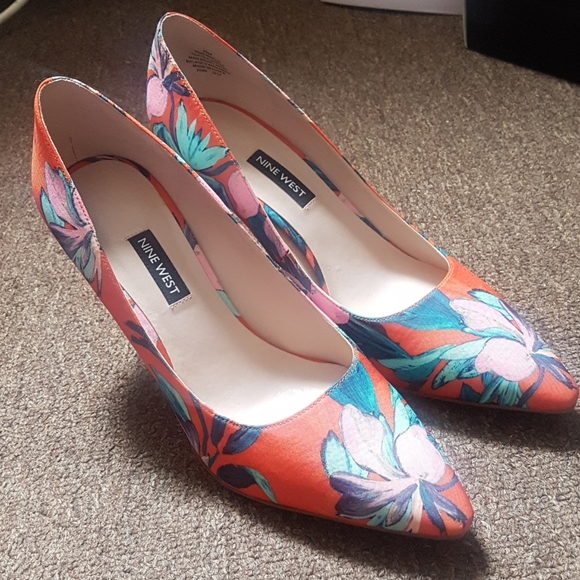 Pumps - Picture 2 of 6